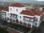 Das Rathaus von Santiago de Cuba am Parque Cespedes (zentrale Stadtplatz)